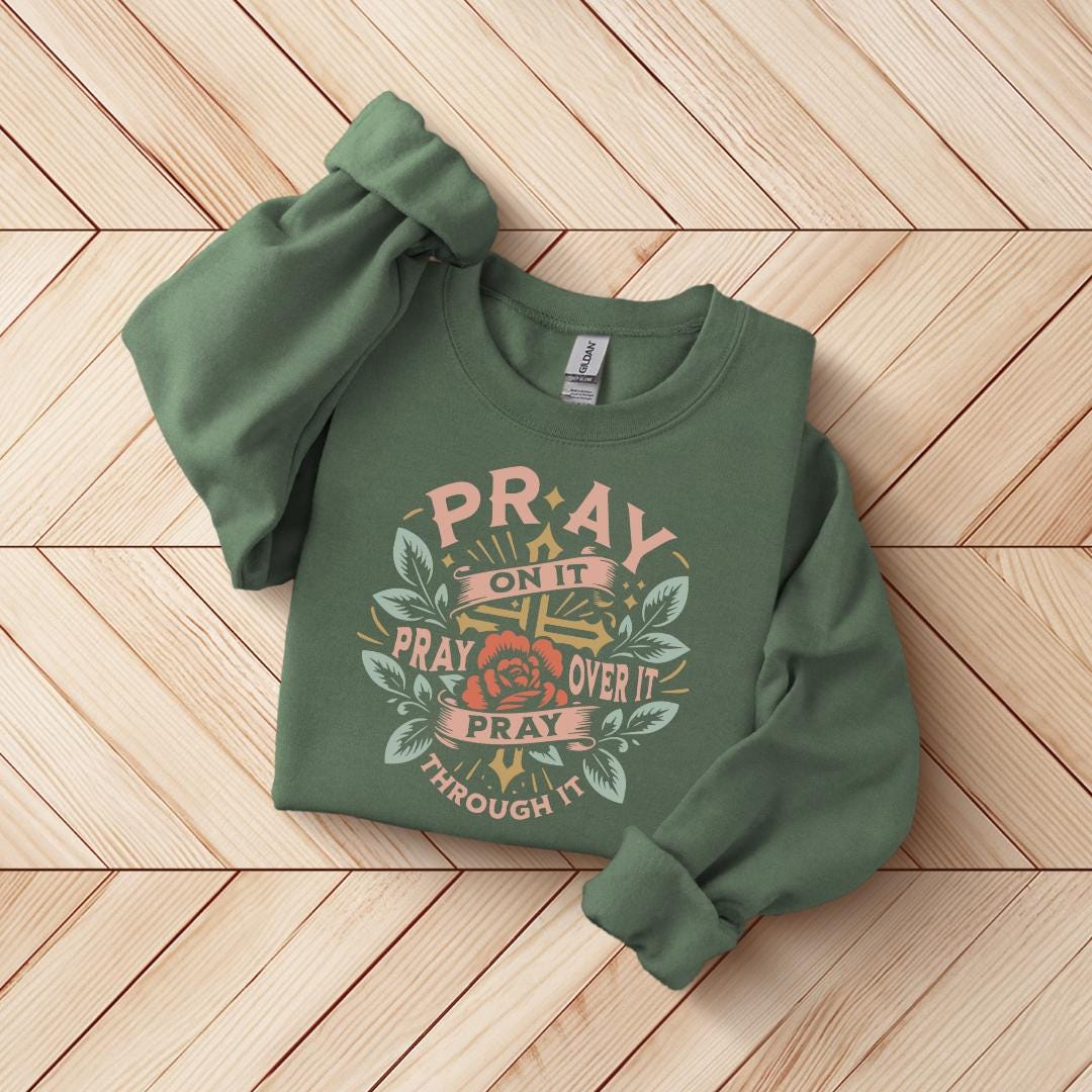 a green shirt that says pray on it
